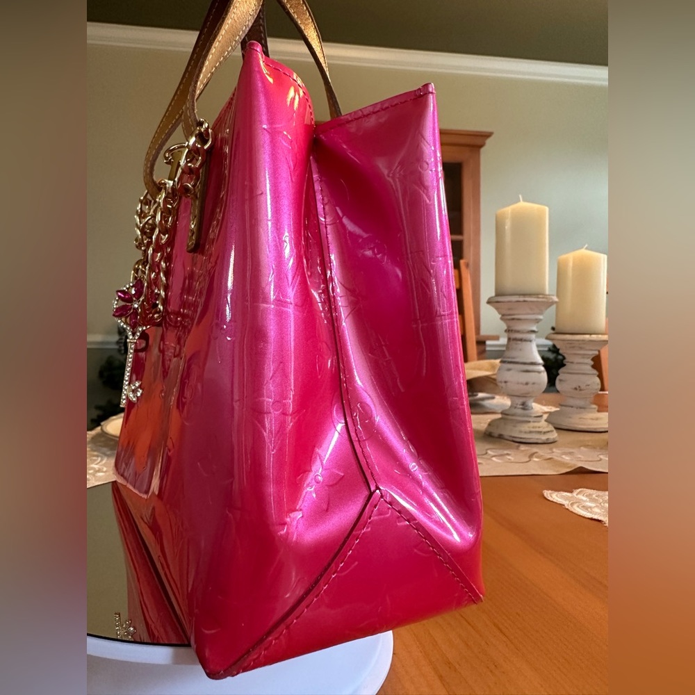 Luis Vuitton (posh auth.) Vernis leather HOT PINK mini tote bag! PRISTINE! - Picture 6 of 16
